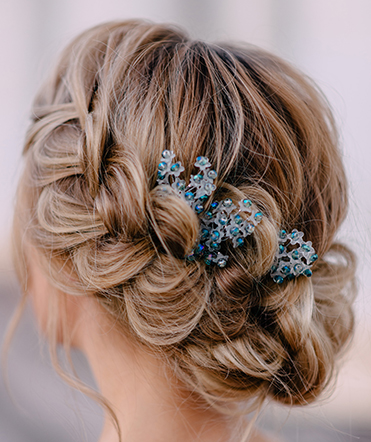 boho hair style with fascinator clip